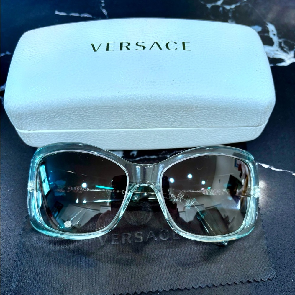 Awesome Versace Blue Tort Sunglasses with Bold Frames